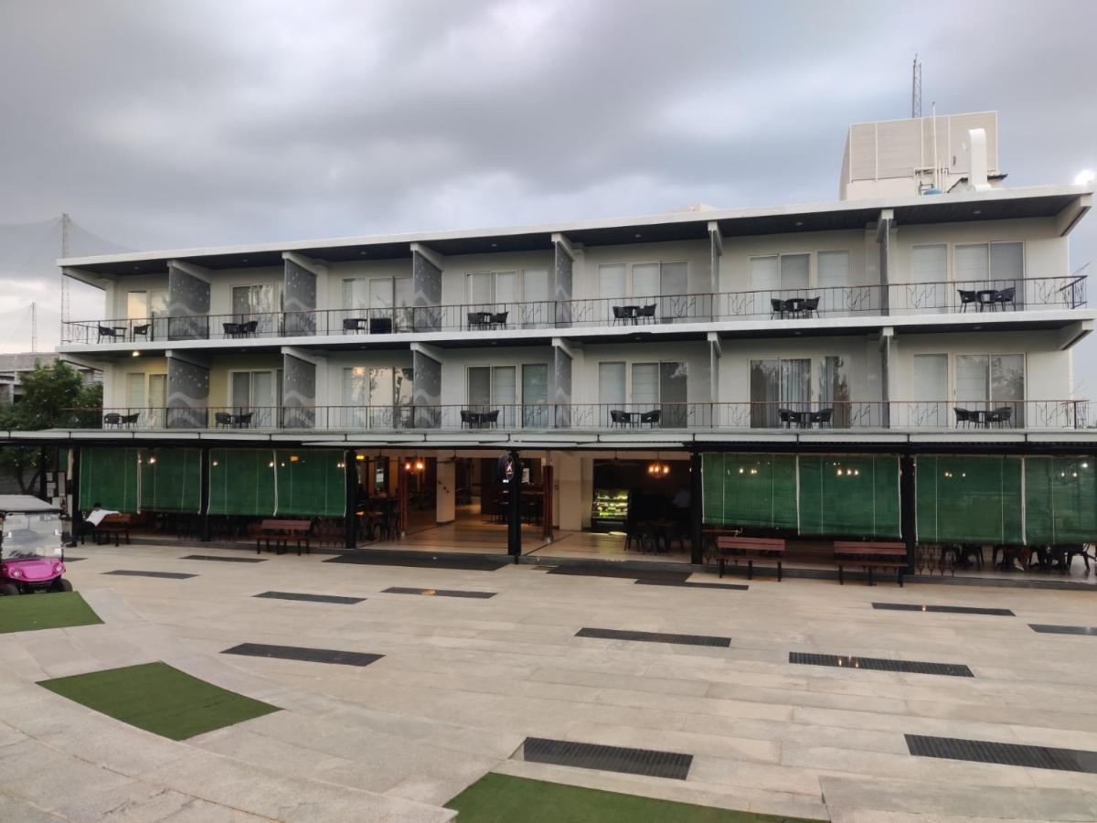 Clover Greens Golf Course And Resort Sarjāpur Exterior photo