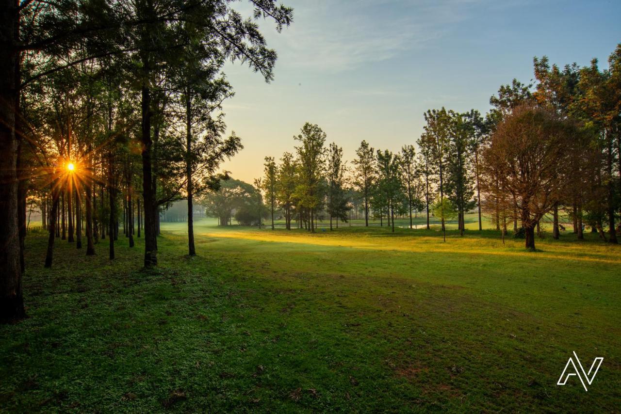 Clover Greens Golf Course And Resort Sarjāpur Exterior photo