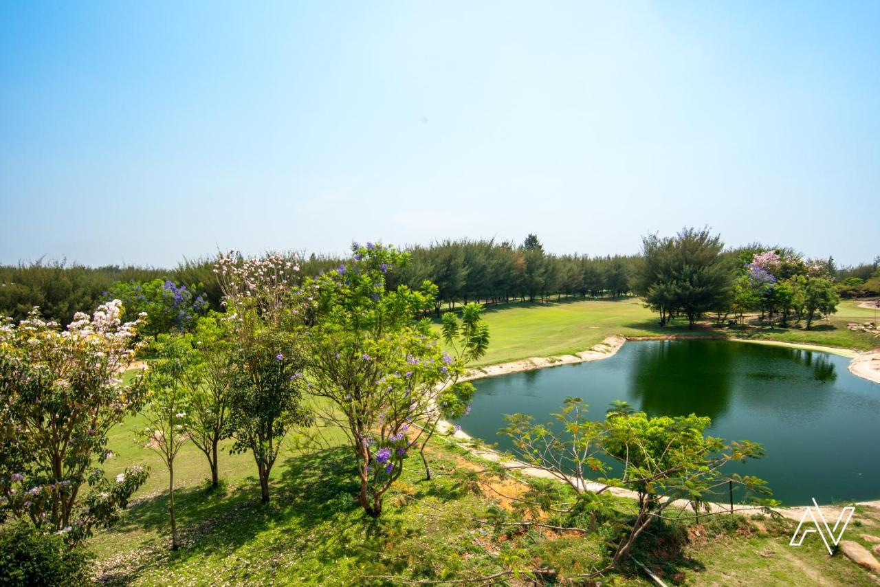 Clover Greens Golf Course And Resort Sarjāpur Exterior photo