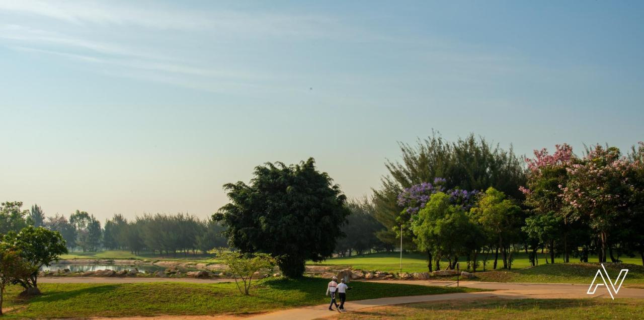 Clover Greens Golf Course And Resort Sarjāpur Exterior photo