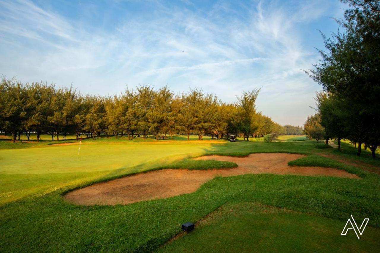 Clover Greens Golf Course And Resort Sarjāpur Exterior photo