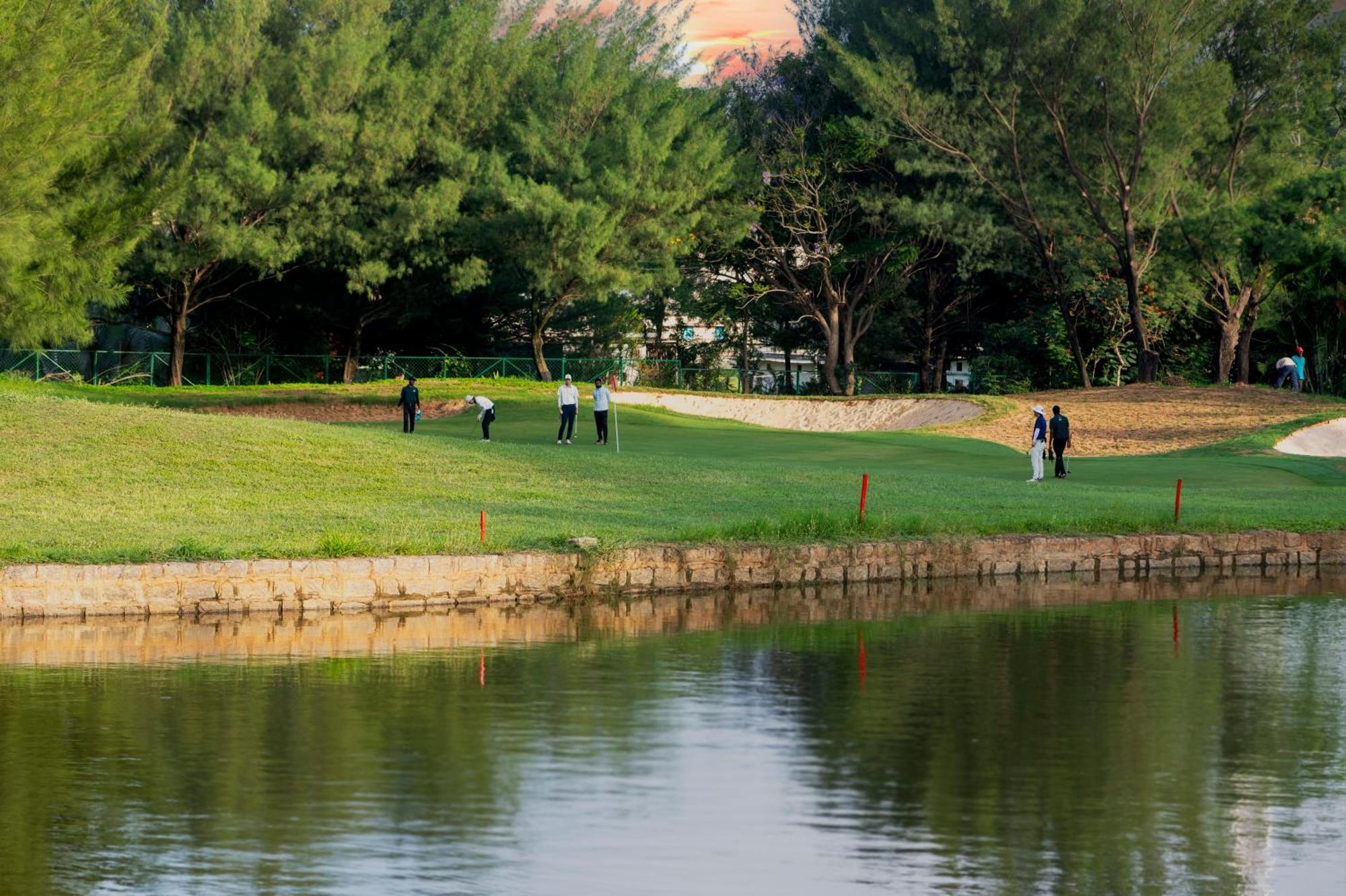 Clover Greens Golf Course And Resort Sarjāpur Exterior photo