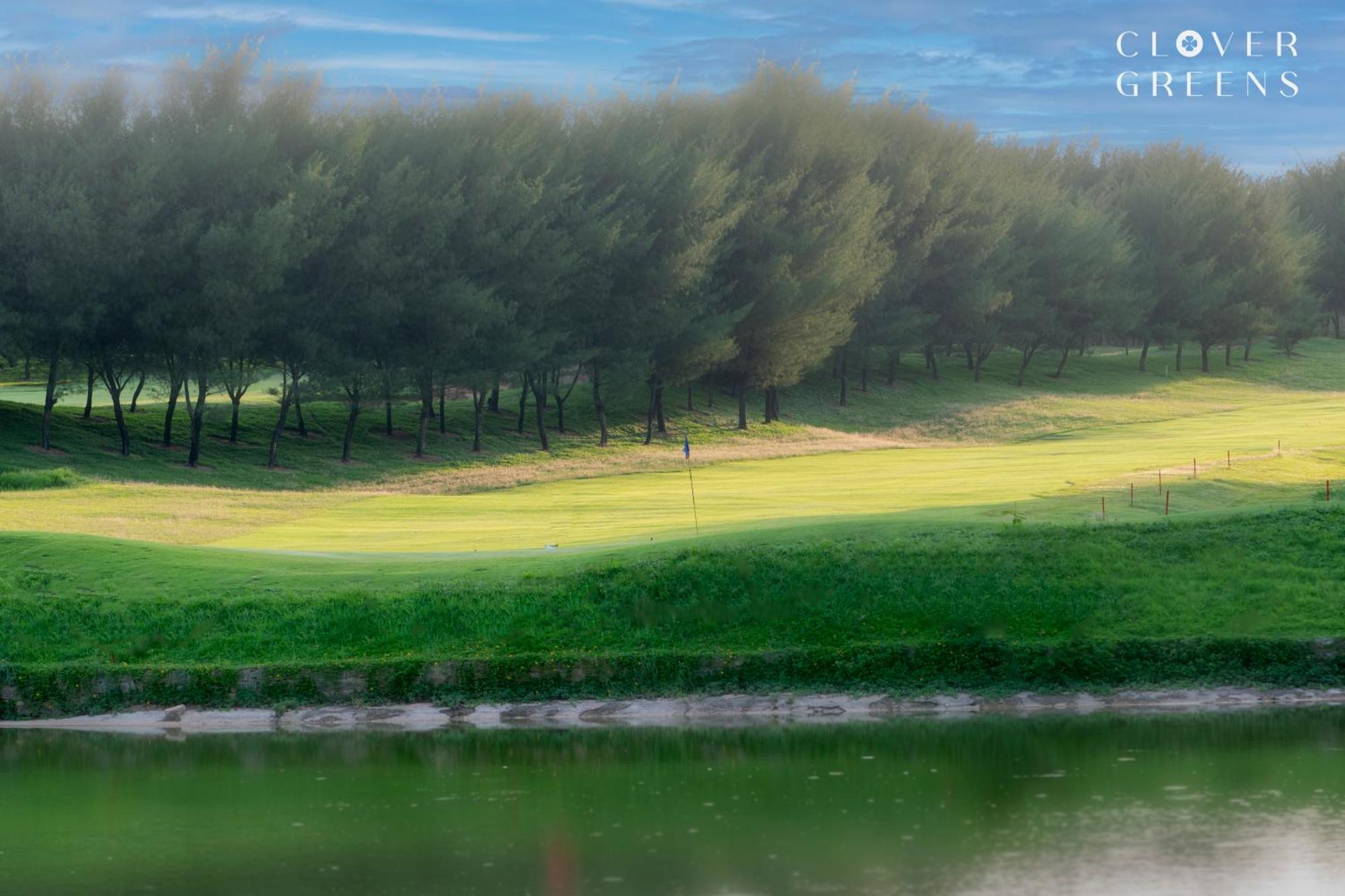 Clover Greens Golf Course And Resort Sarjāpur Exterior photo